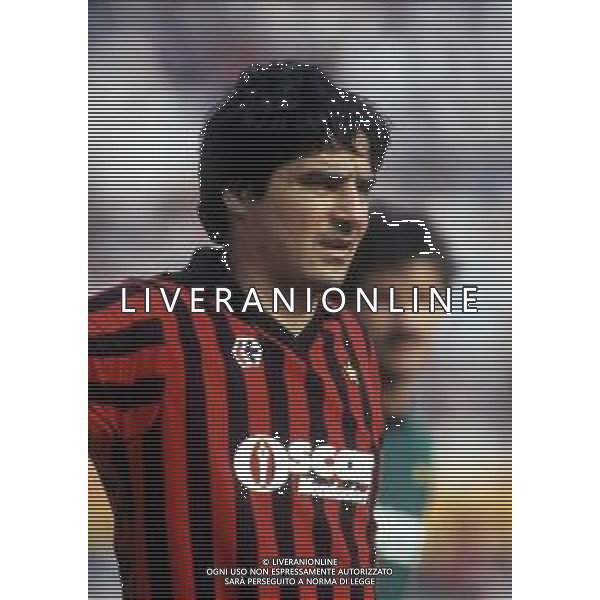 RETROSPETTIVA AGOSTINO DI BARTOLOMEI CALCIATORE 1985-86 NELLA FOTO AGOSTINO DI BARTOLOMEI CON LA MAGLIA DEL MILAN CALCIO AG ALDO LIVERANI SAS