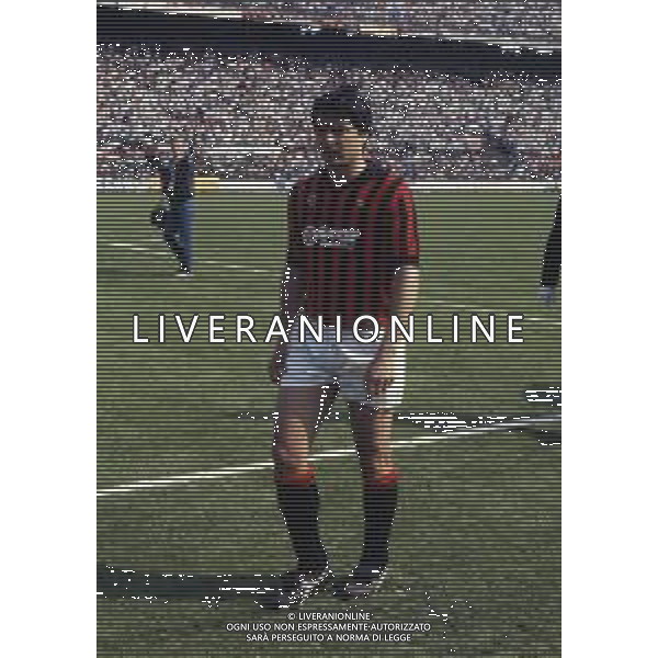 RETROSPETTIVA AGOSTINO DI BARTOLOMEI CALCIATORE 1985-86 NELLA FOTO AGOSTINO DI BARTOLOMEI CON LA MAGLIA DEL MILAN CALCIO AG ALDO LIVERANI SAS