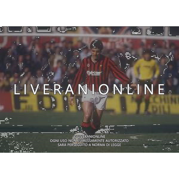 RETROSPETTIVA AGOSTINO DI BARTOLOMEI CALCIATORE 1985-86 NELLA FOTO AGOSTINO DI BARTOLOMEI CON LA MAGLIA DEL MILAN CALCIO AG ALDO LIVERANI SAS