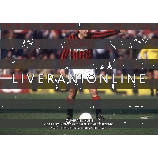 RETROSPETTIVA AGOSTINO DI BARTOLOMEI CALCIATORE 1985-86 NELLA FOTO AGOSTINO DI BARTOLOMEI CON LA MAGLIA DEL MILAN CALCIO AG ALDO LIVERANI SAS