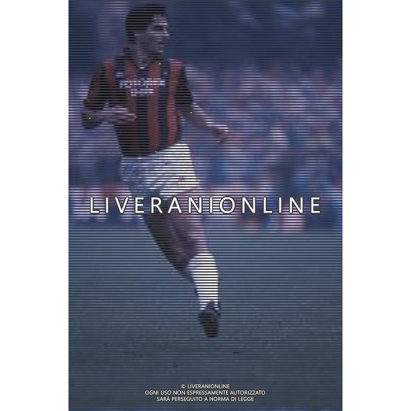 RETROSPETTIVA AGOSTINO DI BARTOLOMEI CALCIATORE 1986-87 NELLA FOTO AGOSTINO DI BARTOLOMEI CON LA MAGLIA DEL MILAN CALCIO AG ALDO LIVERANI SAS