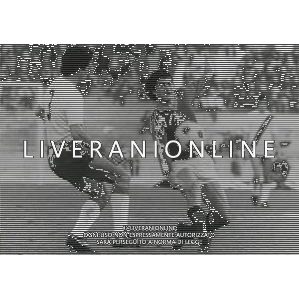 RETROSPETTIVA AGOSTINO DI BARTOLOMEI CALCIATORE NELLA FOTO AGOSTINO DI BARTOLOMEI CON LA MAGLIA DELLA ROMA AG ALDO LIVERANI SAS