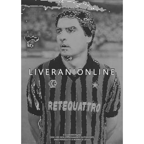 RETROSPETTIVA AGOSTINO DI BARTOLOMEI CALCIATORE NELLA FOTO AGOSTINO DI BARTOLOMEI CON LA MAGLIA DEL MILAN AG ALDO LIVERANI SAS