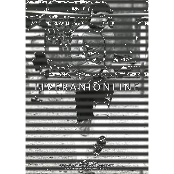 RETROSPETTIVA AGOSTINO DI BARTOLOMEI CALCIATORE NELLA FOTO AGOSTINO DI BARTOLOMEI CON LA MAGLIA DEL MILAN AG ALDO LIVERANI SAS