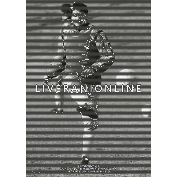 RETROSPETTIVA AGOSTINO DI BARTOLOMEI CALCIATORE NELLA FOTO AGOSTINO DI BARTOLOMEI CON LA MAGLIA DEL MILAN IN ALLENAMENTO AG ALDO LIVERANI SAS