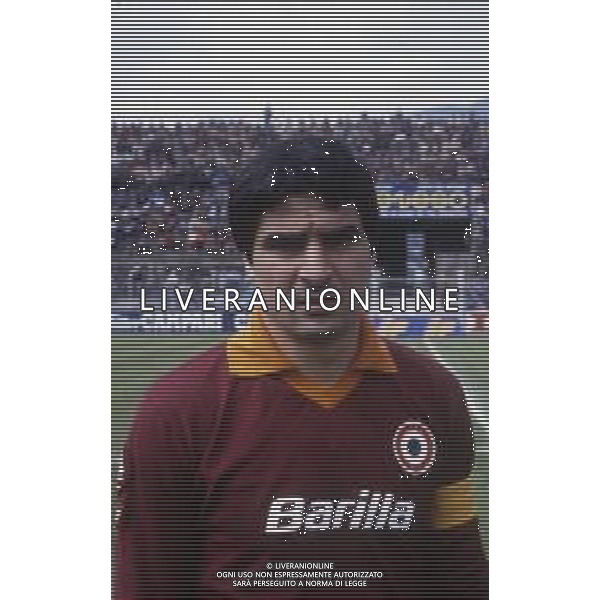 RETROSPETTIVA AGOSTINO DI BARTOLOMEI CALCIATORE NELLA FOTO AGOSTINO DI BARTOLOMEI CON LA MAGLIA DELLA ROMA CALCIO AG ALDO LIVERANI SAS