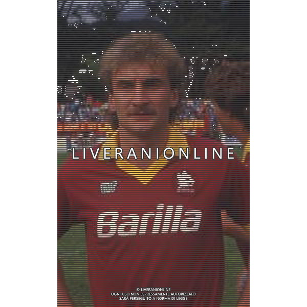 1987/1988 RETROSPETTIVA RUDY VOELLER CALCIATORE NELLA FOTO RUDY VOELLER CON LA MAGLIA DELLA ROMA CALCIO 1987-1988 AG ALDO LIVERANI SAS