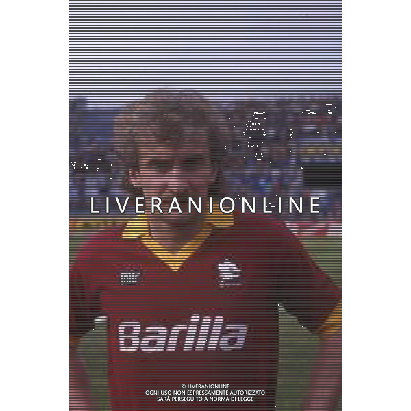 1987/1988 RETROSPETTIVA RUDY VOELLER CALCIATORE NELLA FOTO RUDY VOELLER CON LA MAGLIA DELLA ROMA CALCIO 1987-1988 AG ALDO LIVERANI SAS