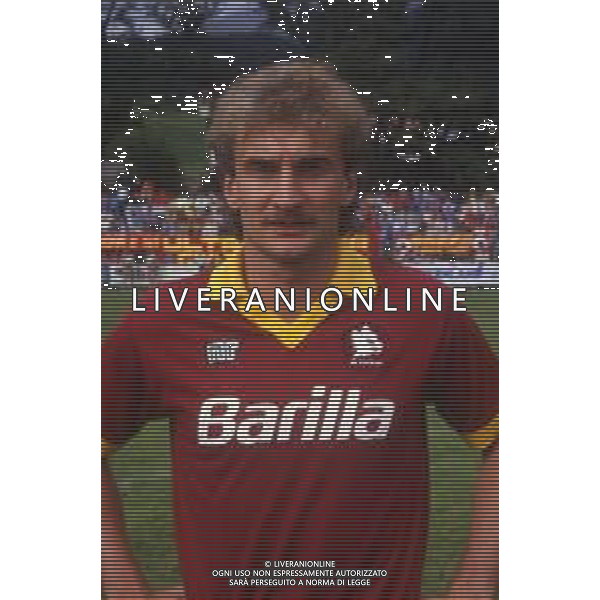 1987/1988 RETROSPETTIVA RUDY VOELLER CALCIATORE NELLA FOTO RUDY VOELLER CON LA MAGLIA DELLA ROMA CALCIO 1987-1988 AG ALDO LIVERANI SAS