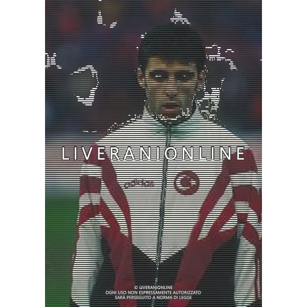 RETROSPETTIVA HAKAN SUKUR CALCIATORE NELLA FOTO HAKAN SUKUR CON LA MAGLIA DELLA NAZIONALE DELLA TURCHIA AG ALDO LIVERANI SAS