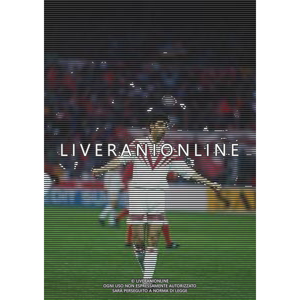 RETROSPETTIVA HAKAN SUKUR CALCIATORE NELLA FOTO HAKAN SUKUR CON LA MAGLIA DELLA NAZIONALE DELLA TURCHIA AG ALDO LIVERANI SAS
