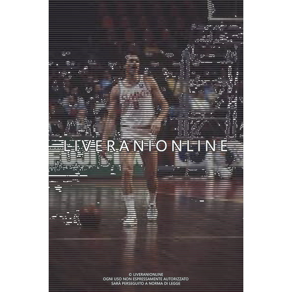 RETROSPETTIVA MIKE D\'ANTONI BASKET NELLA FOTO MIKE D\'ANTONI CON LA MAGLIA DEL SIMAC MILANO 1984 AG ALDO LIVERANI SAS