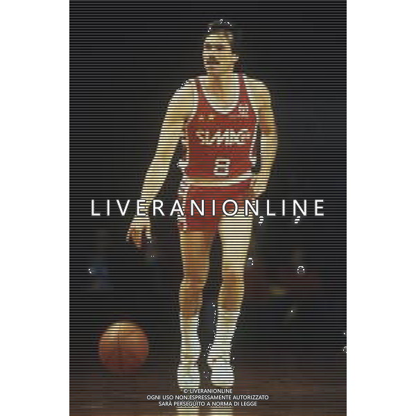 RETROSPETTIVA MIKE D\'ANTONI BASKET NELLA FOTO MIKE D\'ANTONI CON LA MAGLIA DEL SIMAC MILANO 1985 AG ALDO LIVERANI SAS