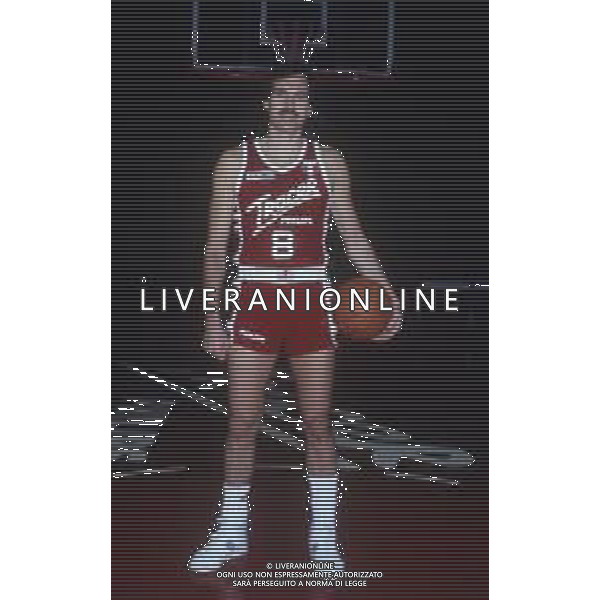 RETROSPETTIVA MIKE D\'ANTONI BASKET NELLA FOTO MIKE D\'ANTONI CON LA MAGLIA DEL TRACER MILANO 1986-87 AG ALDO LIVERANI SAS