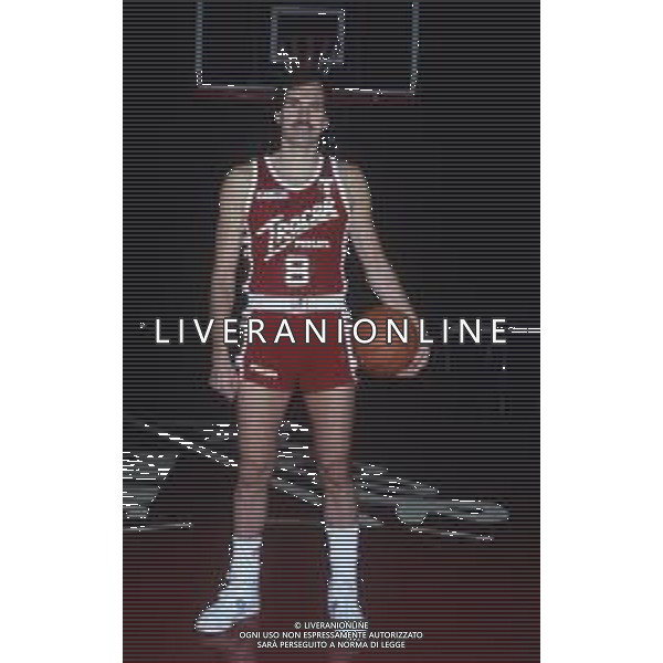 RETROSPETTIVA MIKE D\'ANTONI BASKET NELLA FOTO MIKE D\'ANTONI CON LA MAGLIA DEL TRACER MILANO 1986-87 AG ALDO LIVERANI SAS