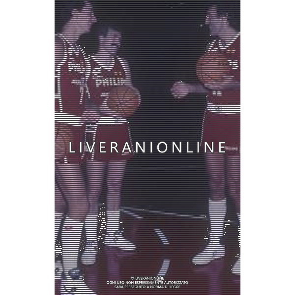 RETROSPETTIVA MIKE D\'ANTONI BASKET NELLA FOTO MIKE D\'ANTONI CON LA MAGLIA DELLA PHILIPS MILANO 1988-89 CON DINO MENEGHIN E RICCARDO PITTIS AG ALDO LIVERANI SAS