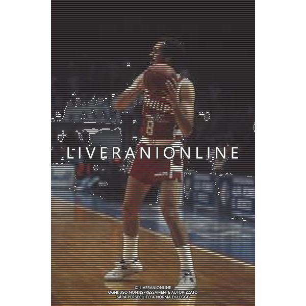 RETROSPETTIVA MIKE D\'ANTONI BASKET NELLA FOOT MIKE D\'ANTONI CON LA MAGLIA DELLA PHILIPS MILANO 1988-89 AG ALDO LIVERANI SAS