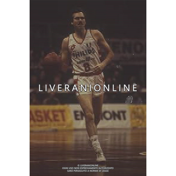 RETROSPETTIVA MIKE D\'ANTONI BASKET NELLA FOTO MIKE D\'ANTONI CON LA MAGLIA DELLA PHILIPS MILANO 1988-89 AG ALDO LIVERANI SAS
