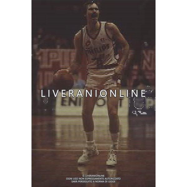 RETROSPETTIVA MIKE D\'ANTONI BASKET NELLA FOTO MIKE D\'ANTONI CON LA MAGLIA DELLA PHILIPS MILANO 1988-89 AG ALDO LIVERANI SAS