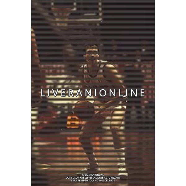 RETROSPETTIVA MIKE D\'ANTONI BASKET NELLA FOTO MIKE D\'ANTONI CON LA MAGLIA DELLA PHILIPS MILANO 1988-89 AG ALDO LIVERANI SAS