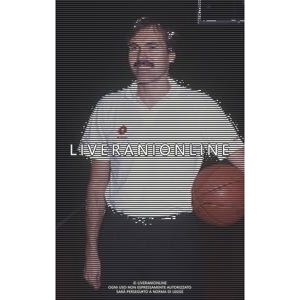 RETROSPETTIVA MIKE D\'ANTONI BASKET NELLA FOTO MIKE D\'ANTONI NEL 1990 AG ALDO LIVERANI SAS