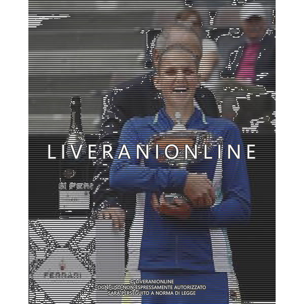 Roma 19/05/2019 - INTERNAZIONALI BNL D\' Italia 2019 - Finale Femminile - Johanna Konta vs Karolina Pliskova - nella foto: esultanza finale Karolina Pliskova con la coppa ©Claudio Zamagni/Agenzia Aldo Liverani s.a.s. final exultation of Karolina Pliskovawith the trophy during the Final Match between Johanna Konta and Karolina Pliskova at the The Internazionali BNL d\'Italia 2019 at Foro Italico on May 19, 2019 in Rome, Italy. Photo Credit by Claudio Zamagni-Aldo Liverani Photo Agency/ AGENZIA ALDO LIVERANI SAS