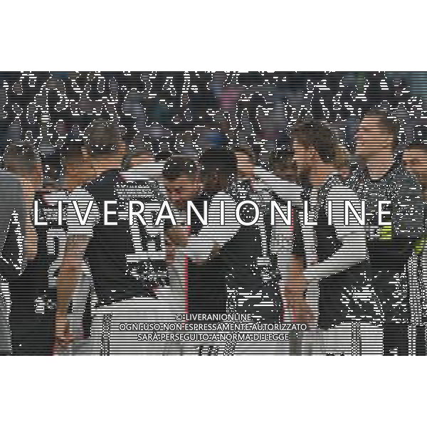 Torino 19-05-2019 Stadio Allianz Stadium Juventus vs Atalanta Serie A Tim 2018-2019 ©Falzone/Agenzia Aldo Liverani Nella foto: premiazione di andrea barzagli festeggiato dai compagni © AGENZIA ALDO LIVERANI SAS
