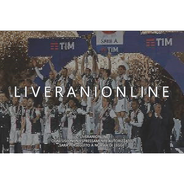 Torino 19-05-2019 Stadio Allianz Stadium Juventus vs Atalanta Serie A Tim 2018-2019 ©Falzone/Agenzia Aldo Liverani Nella foto: Premiazione Juventus Campione d\'Italia 2018/2019 con la coppa © AGENZIA ALDO LIVERANI SAS
