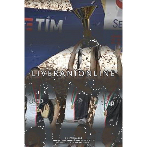 Torino 19-05-2019 Stadio Allianz Stadium Juventus vs Atalanta Serie A Tim 2018-2019 ©Falzone/Agenzia Aldo Liverani Nella foto: Premiazione Juventus Campione d\'Italia 2018/2019 - giorgio chiellini con la coppa - leonardo bonucci e paulo dybala © AGENZIA ALDO LIVERANI SAS