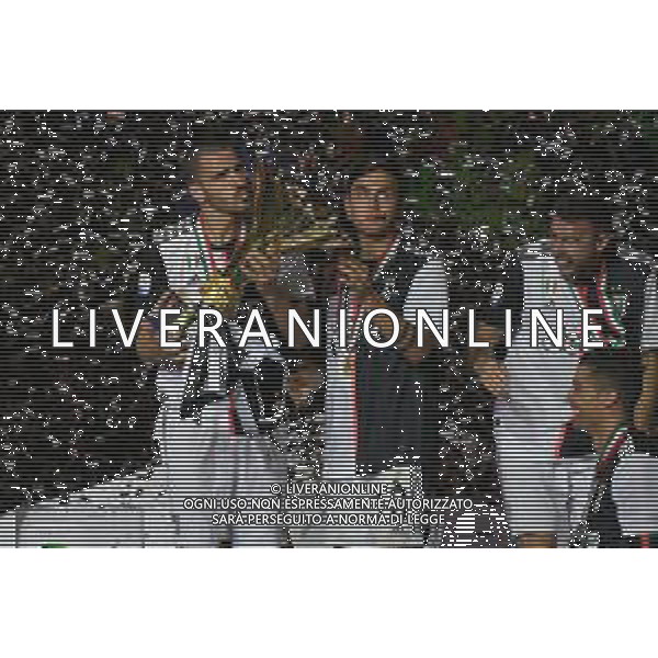 Torino 19-05-2019 Stadio Allianz Stadium Juventus vs Atalanta Serie A Tim 2018-2019 ©Falzone/Agenzia Aldo Liverani Nella foto: Premiazione Juventus Campione d\'Italia 2018/2019- con la coppa - leonardo bonucci e paulo dybala e andrea barzagli © AGENZIA ALDO LIVERANI SAS