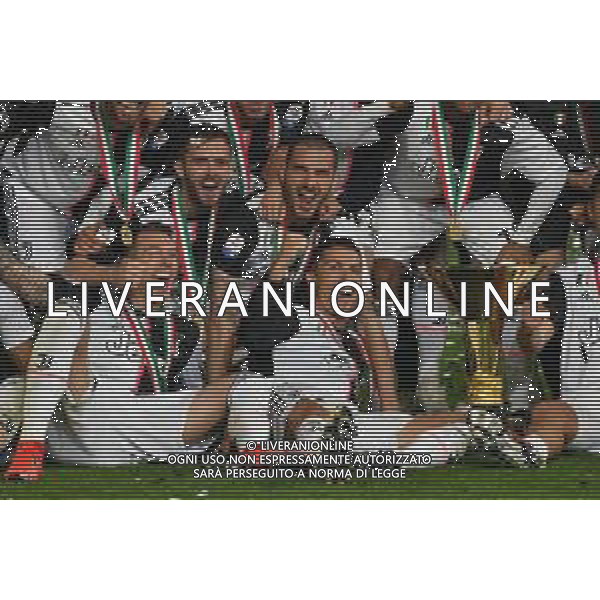 Torino 19-05-2019 Stadio Allianz Stadium Juventus vs Atalanta Serie A Tim 2018-2019 ©Falzone/Agenzia Aldo Liverani Nella foto: Premiazione Juventus Campione d\'Italia 2018/2019 - gruppo con la coppa - cristiano ronaldo, federico bernardeschi, miralem pjanic e leonardo bonucci © AGENZIA ALDO LIVERANI SAS