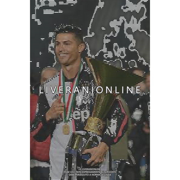 Torino 19-05-2019 Stadio Allianz Stadium Juventus vs Atalanta Serie A Tim 2018-2019 ©Falzone/Agenzia Aldo Liverani Nella foto: Premiazione Juventus Campione d\'Italia 2018/2019 - gruppo con la coppa - Cristiano Ronaldo © AGENZIA ALDO LIVERANI SAS