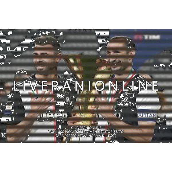 Torino 19-05-2019 Stadio Allianz Stadium Juventus vs Atalanta Serie A Tim 2018-2019 ©Falzone/Agenzia Aldo Liverani Nella foto: Premiazione Juventus Campione d\'Italia 2018/2019 - gruppo con la coppa - Giorgio Chiellini Andrea Barzagli con la coppa © AGENZIA ALDO LIVERANI SAS