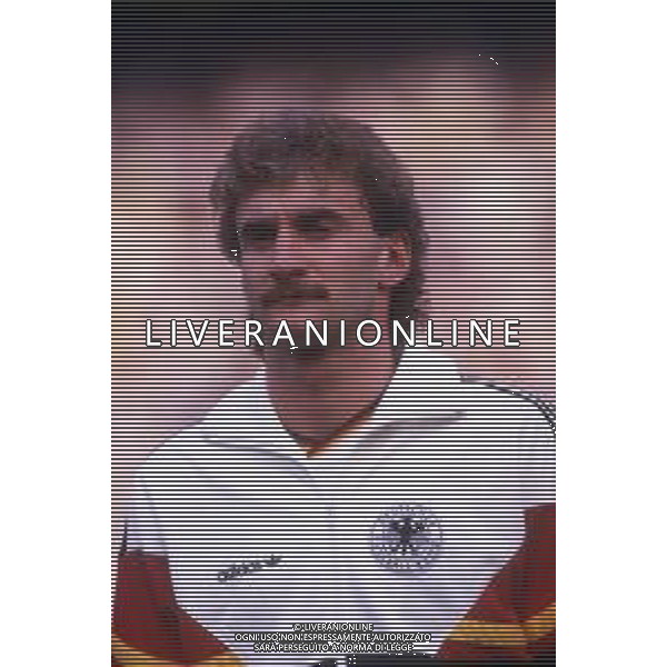 RETROSPETTIVA RUDY VOELLER CALCIATORE 1987-88 NELLA FOTO RUDY VOELLER CON LA MAGLIA DELLA NAZIONALE TEDESCA AG ALDO LIVERANI SAS