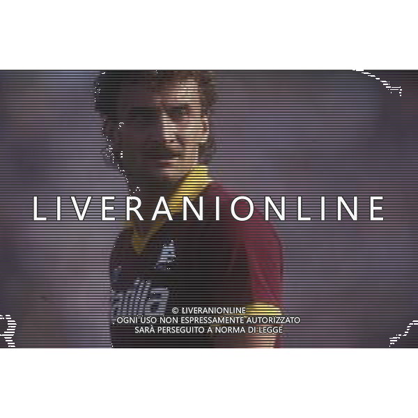 RETROSPETTIVA RUDY VOELLER CALCIATORE 1988-89 NELLA FOTO RUDY VOELLER CON LA MAGLIA DELLA ROMA CALCIO AG ALDO LIVERANI SAS