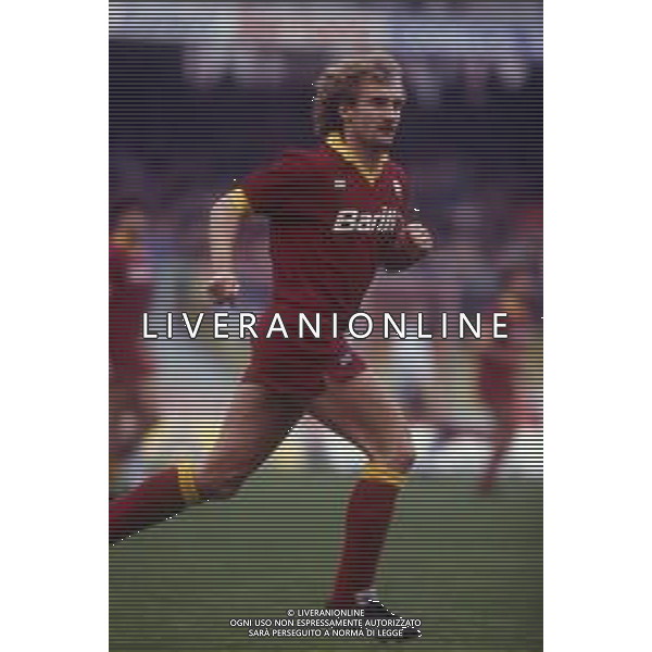 RETROSPETTIVA RUDY VOELLER CALCIATORE 1988-89 NELLA FOTO RUDY VOELLER CON LA MAGLIA DELLA ROMA CALCIO AG ALDO LIVERANI SAS