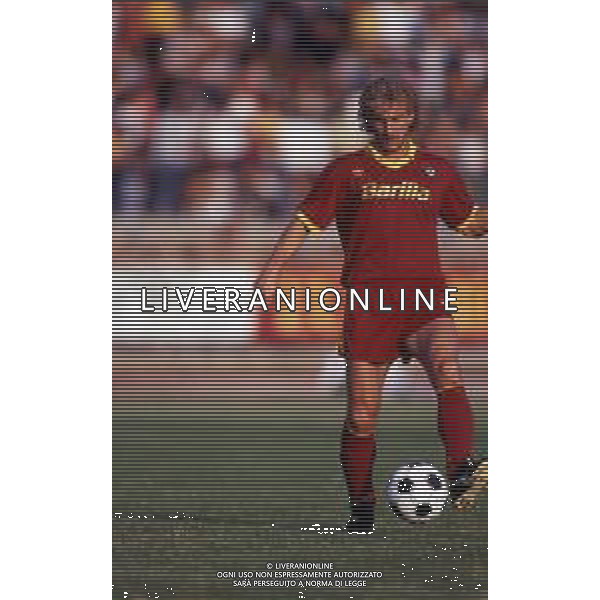RETROSPETTIVA RUDY VOELLER CALCIATORE 1991-92 NELLA FOTO RUDY VOELLER CON LA MAGLIA DELLA ROMA CALCIO AG ALDO LIVERANI SAS
