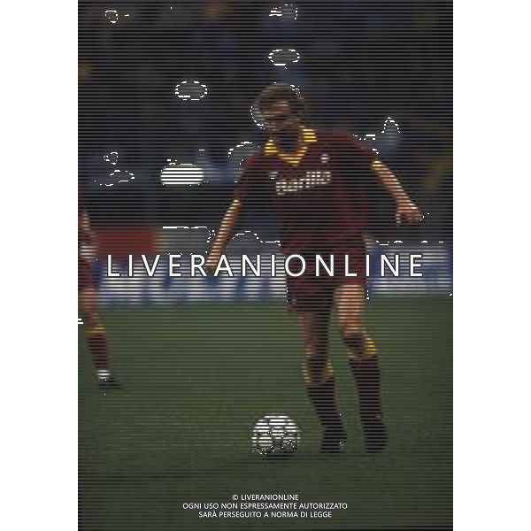 RETROSPETTIVA RUDY VOELLER CALCIATORE NELLA FOTO RUDY VOELLER CON LA MAGLIA DELLA ROMA CALCIO AG ALDO LIVERANI SAS