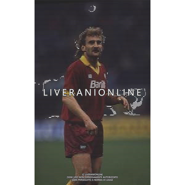 RETROSPETTIVA RUDY VOELLER CALCIATORE NELLA FOTO RUDY VOELLER CON LA MAGLIA DELLA ROMA CALCIO AG ALDO LIVERANI SAS
