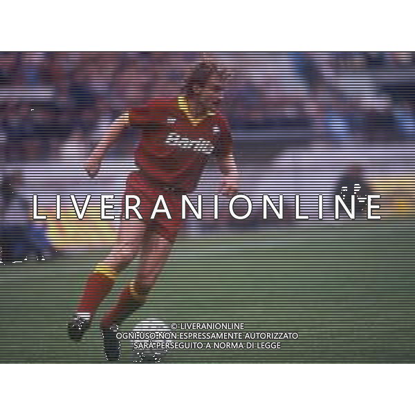 RETROSPETTIVA RUDY VOELLER CALCIATORE NELLA FOTO RUDY VOELLER CON LA MAGLIA DELLA ROMA CALCIO AG ALDO LIVERANI SAS