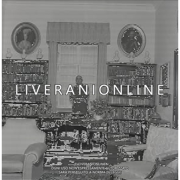 1967 CASCAIS- VILLA ITALIA RE UMBERTO DI SAVOIA NELLA SUA RESIDENZA NELLA FOTO RE UMBERTO DI SAVOIA NELLA SUA VILLA AG ALDO LIVERANI SAS