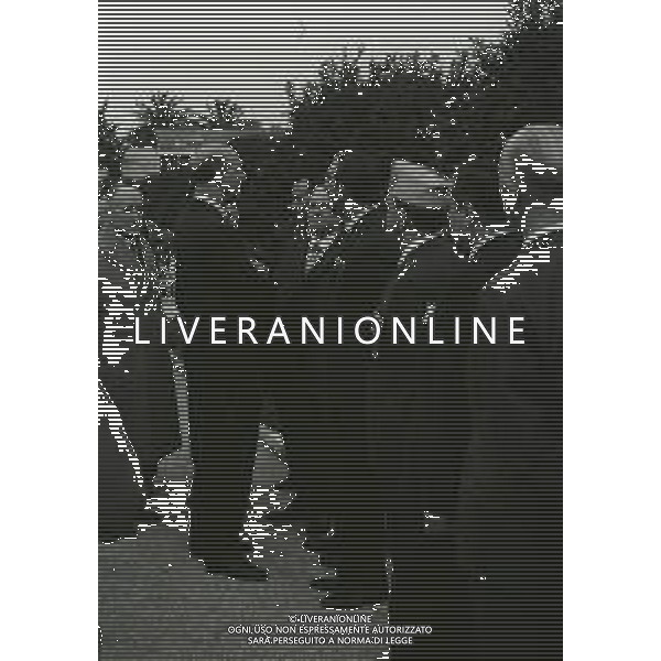 1966 CANNES RE UMBERTO DI SAVOIA INCONTRA I SUOI GENERALI NELLA FOTO RE UMBERTO DI SAVOIA INCONTRA I SUOI GENERALI AG ALDO LIVERANI SAS