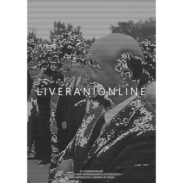 1966 CANNES RE UMBERTO DI SAVOIA INCONTRA I SUOI GENERALI NELLA FOTO RE UMBERTO DI SAVOIA INCONTRA I SUOI GENERALI AG ALDO LIVERANI SAS