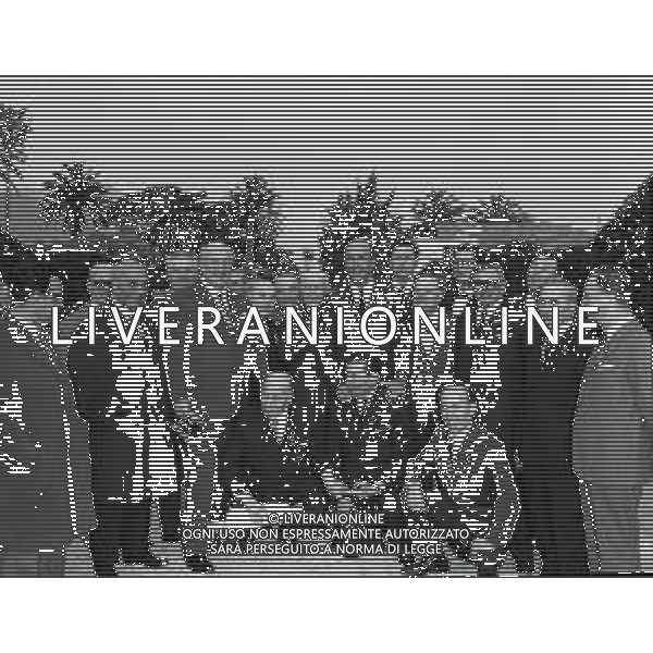 1966 CANNES RE UMBERTO DI SAVOIA INCONTRA I SUOI GENERALI NELLA FOTO RE UMBERTO DI SAVOIA INCONTRA I SUOI GENERALI AG ALDO LIVERANI SAS