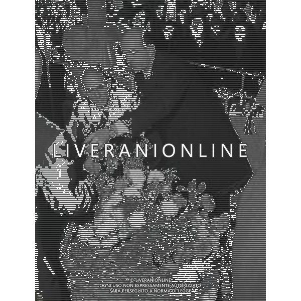 1953 MONTPELLIER RE UMBERTO DI SAVOIA SULLA TOMBA DELLA MADRE NELLA FOTO RE UMBERTO DI SAVOIA SULLA TOMBA DELLA MADRE AG ALDO LIVERANI SAS