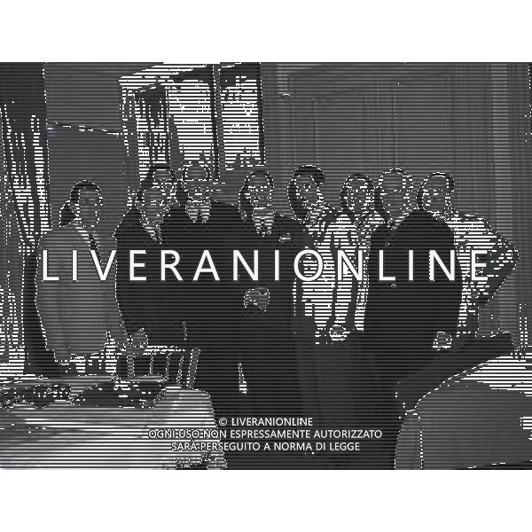 1953 MONTPELLIER RE UMBERTO DI SAVOIA SULLA TOMBA DELLA MADRE NELLA FOTO RE UMBERTO DI SAVOIA SULLA TOMBA DELLA MADRE AG ALDO LIVERANI SAS