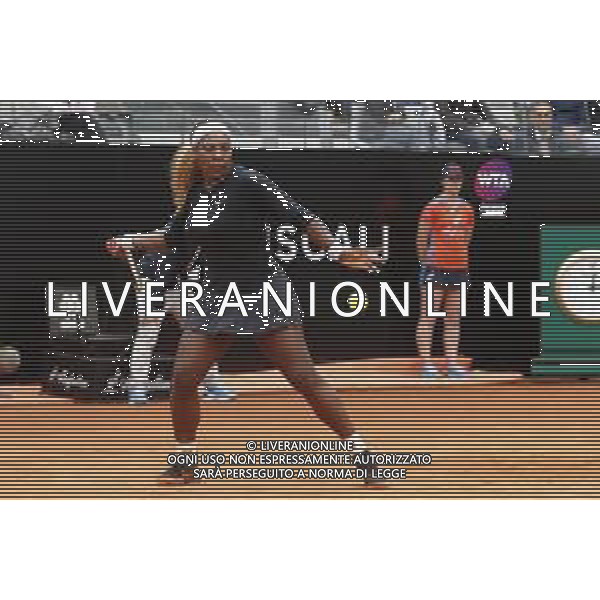 Roma 13/05/2019 - INTERNAZIONALI BNL D\' Italia 2019 - Serena Williams vs Rebecca Peterson nella foto: Serena Williams ©Claudio Zamagni/Agenzia Aldo Liverani s.a.s. Serena Williams in action during the Woman Singles match between Serena Williams and Rebecca Peterson at the The Internazionali BNL d\'Italia 2019 at Foro Italico on May 13, 2015 in Rome, Italy. / AGENZIA ALDO LIVERANI SAS