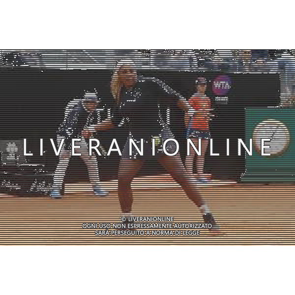 Roma 13/05/2019 - INTERNAZIONALI BNL D\' Italia 2019 - Serena Williams vs Rebecca Peterson nella foto: Serena Williams ©Claudio Zamagni/Agenzia Aldo Liverani s.a.s. Serena Williams in action during the Woman Singles match between Serena Williams and Rebecca Peterson at the The Internazionali BNL d\'Italia 2019 at Foro Italico on May 13, 2015 in Rome, Italy. / AGENZIA ALDO LIVERANI SAS