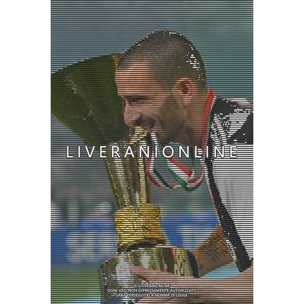 Torino 19-05-2019 Stadio Allianz Stadium Juventus vs Atalanta Serie A Tim 2018-2019 ©Falzone/Agenzia Aldo Liverani Nella foto: Leonardo Bonucci con la coppa - Premiazione e Festeggiamenti a fine gara per la vittoria dello scudetto / AGENZIA ALDO LIVERANI SAS