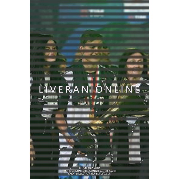 Torino 19-05-2019 Stadio Allianz Stadium Juventus vs Atalanta Serie A Tim 2018-2019 ©Falzone/Agenzia Aldo Liverani Nella foto: Paulo Dybala con la coppa Oriana Sabatini e la mamma - Premiazione e Festeggiamenti a fine gara per la vittoria dello scudetto / AGENZIA ALDO LIVERANI SAS